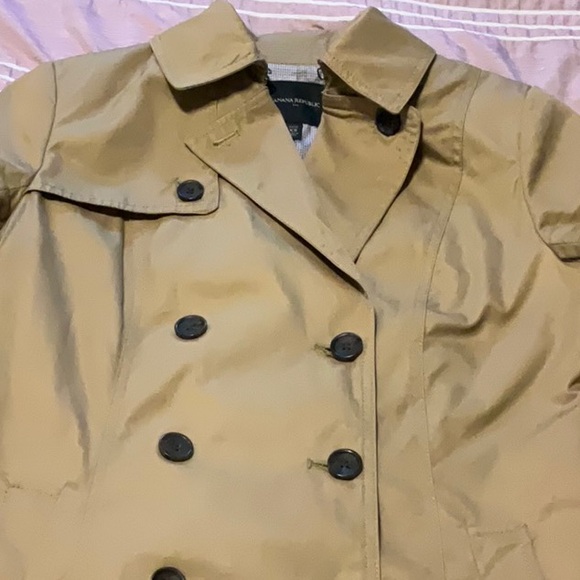 Banana Republic Trench Coat - Picture 4 of 8